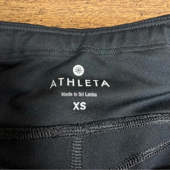 Athleta black Capri leggings size XS zippered pocket in the back waistband - Picture 2 of 10